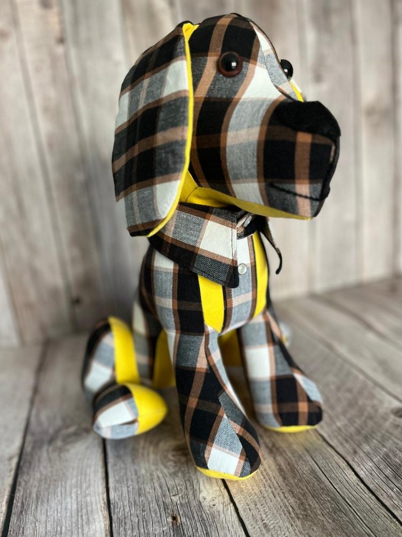 Brown, black, and yellow plaid dog with collar. 15x15 inches.